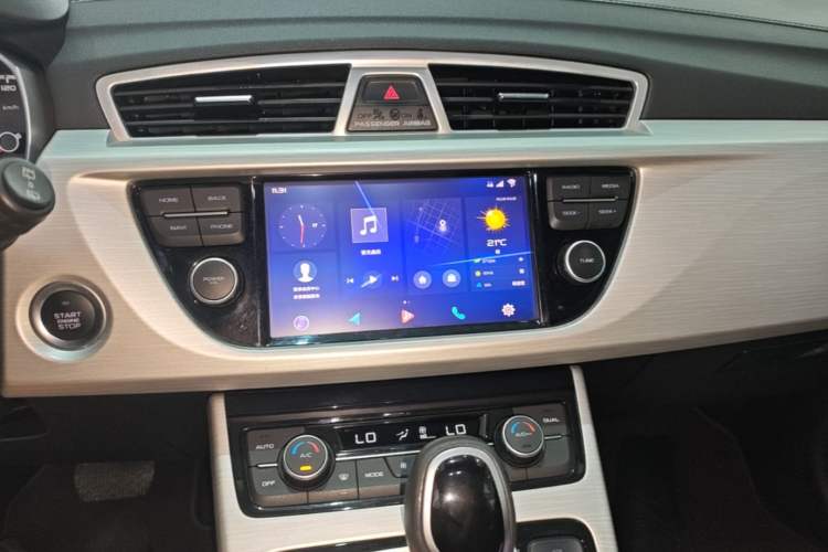 Used Geely Auto Emgrand X7 Sport 2018 1.8TD Automatic Two-Wheel Drive Zhiya Model Audio And AC Panel