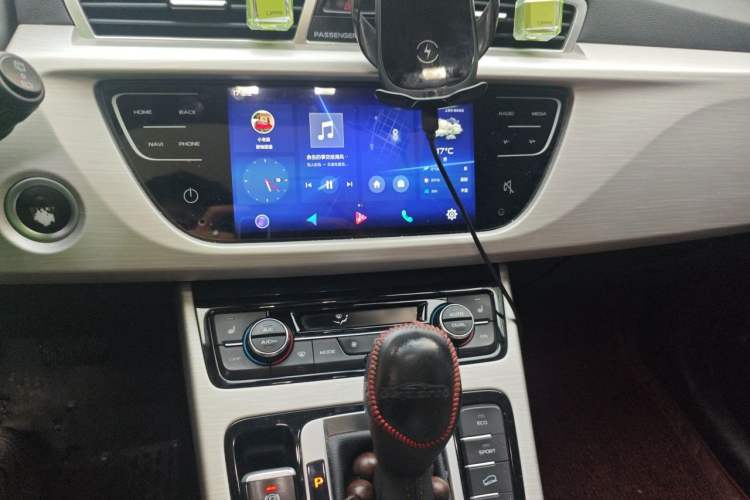 Used Geely Auto Emgrand X7 Sport 2018 Sport Edition 1.8TD Automatic Two-Wheel Drive ZhiZun Model Audio And AC Panel