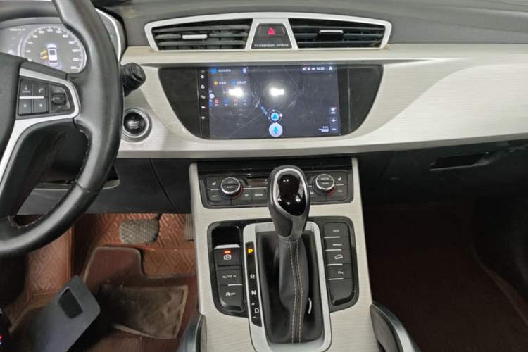 Used Geely Auto Emgrand X7 Sport 2018 1.8TD Automatic Two-Wheel Drive Smart Connect 4G Internet Edition Audio And AC Panel