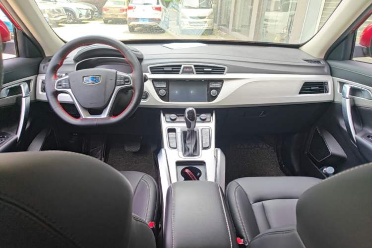 Used Geely Auto Emgrand X7 Sport 2018 1.8TD Automatic Two-Wheel Drive Smart Connect 4G Internet Edition Center Console
