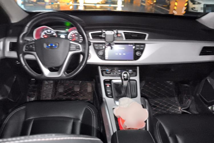 Used Geely Auto Emgrand X7 Sport 2018 2.0L Manual Two-Wheel Drive Zhiya Version Center Console