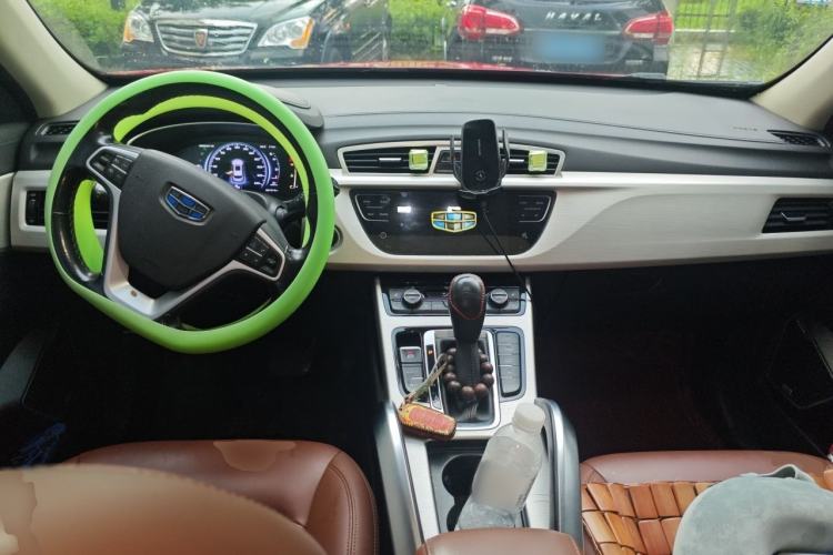Used Geely Auto Emgrand X7 Sport 2018 Sport Edition 1.8TD Automatic Two-Wheel Drive ZhiZun Model Center Console