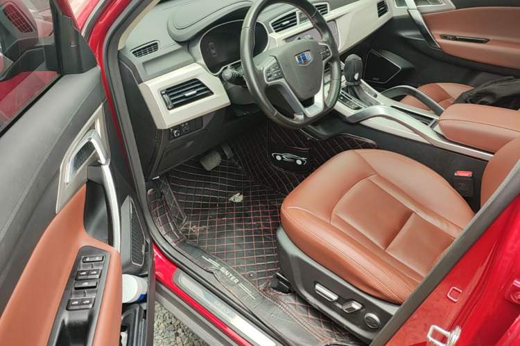 Used Geely Auto Emgrand X7 Sport 2018 1.8TD Automatic Two-Wheel Drive ZhiZun Model with 4G Connectivity Driver Seat