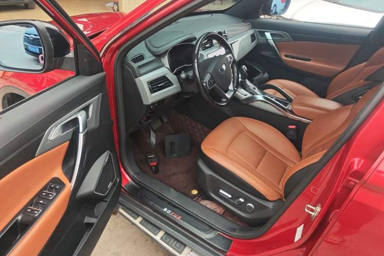 Used Geely Auto Emgrand X7 Sport 2018 Sport Edition 1.8TD Automatic Two-Wheel Drive ZhiZun Model Driver Seat