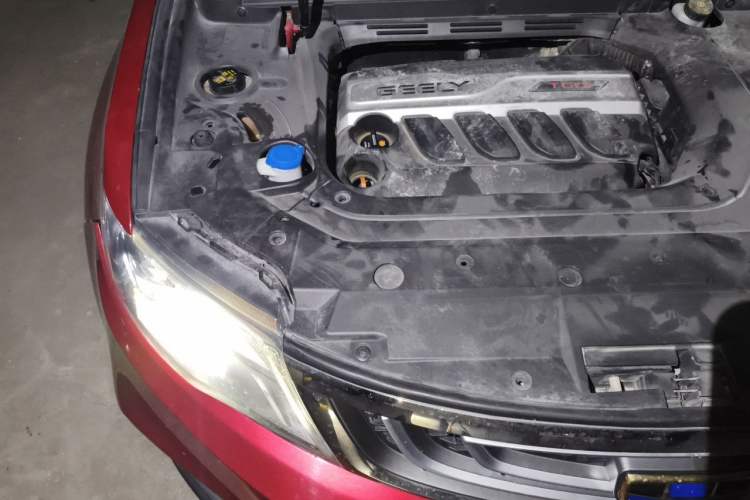 Used Geely Auto Emgrand X7 Sport 2018 1.8TD Automatic Two-Wheel Drive Smart Connect 4G Internet Edition Engine Bay Right