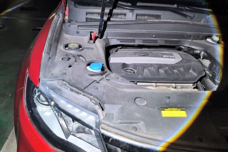 Used Geely Auto Emgrand X7 Sport 2018 2.0L Manual Two-Wheel Drive Zhiya Version Engine Bay Right
