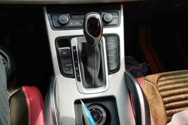 Used Geely Auto Emgrand X7 Sport 2018 1.8TD Automatic Two-Wheel Drive Zhiya Model Gear Lever