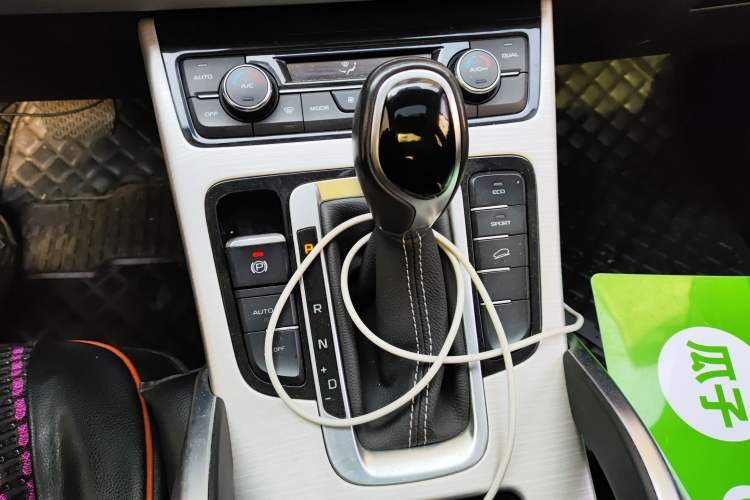 Used Geely Auto Emgrand X7 Sport 2018 1.8TD Automatic Two-Wheel Drive Zhiya Model Gear Lever