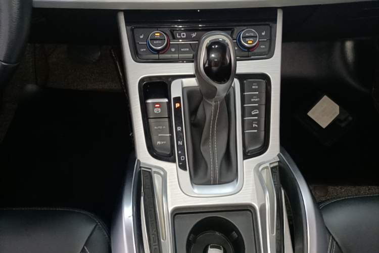 Used Geely Auto Emgrand X7 Sport 2018 1.8TD Automatic Two-Wheel Drive Smart Connect 4G Internet Edition Gear Lever