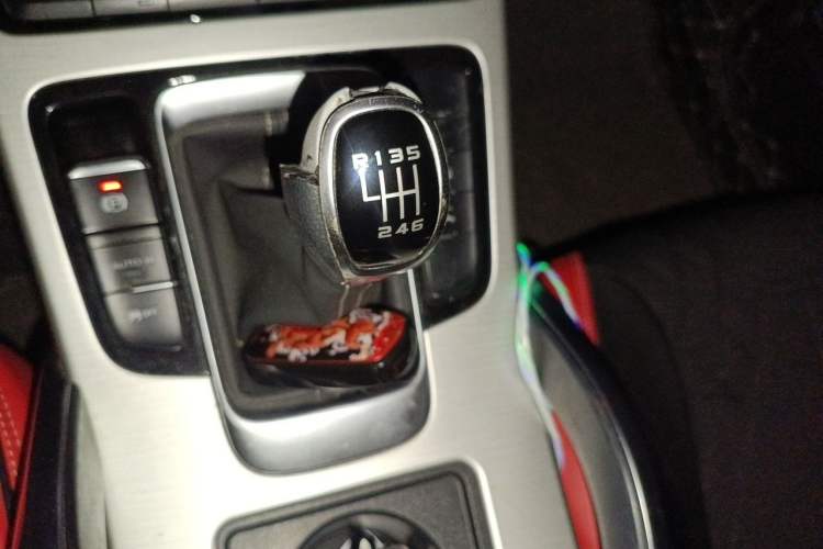 Used Geely Auto Emgrand X7 Sport 2018 1.8TD Manual Two-Wheel Drive Smart Connect 4G Internet Edition Gear Lever