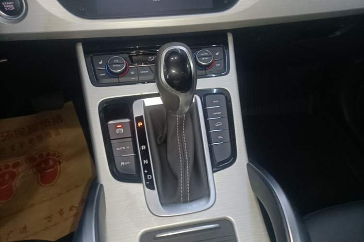 Used Geely Auto Emgrand X7 Sport 2018 1.8TD Automatic Two-Wheel Drive Smart 4G Connected Version Gear Lever