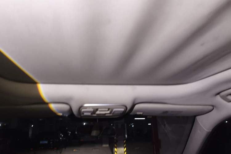 Used Geely Auto Emgrand X7 Sport 2018 1.8TD Automatic Two-Wheel Drive Smart Connect 4G Internet Edition Headliner