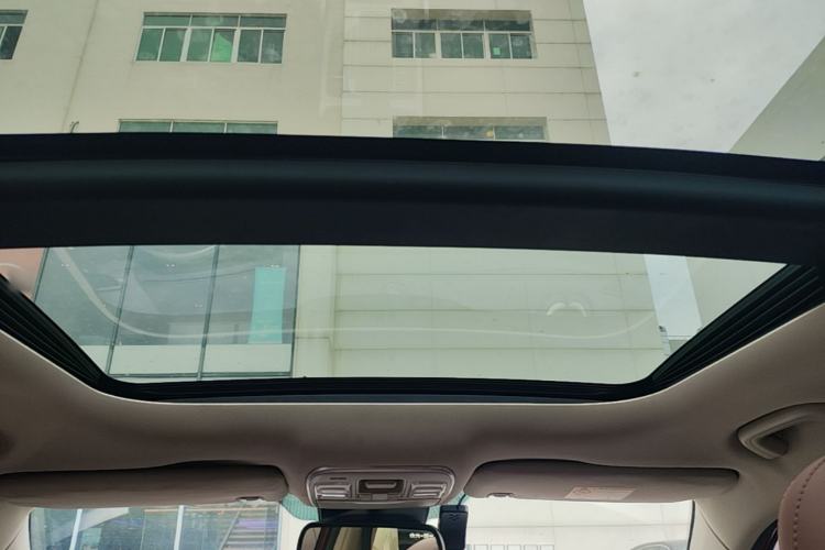 Used Geely Auto Emgrand X7 Sport 2018 1.8TD Automatic Two-Wheel Drive ZhiZun Model with 4G Connectivity Headliner
