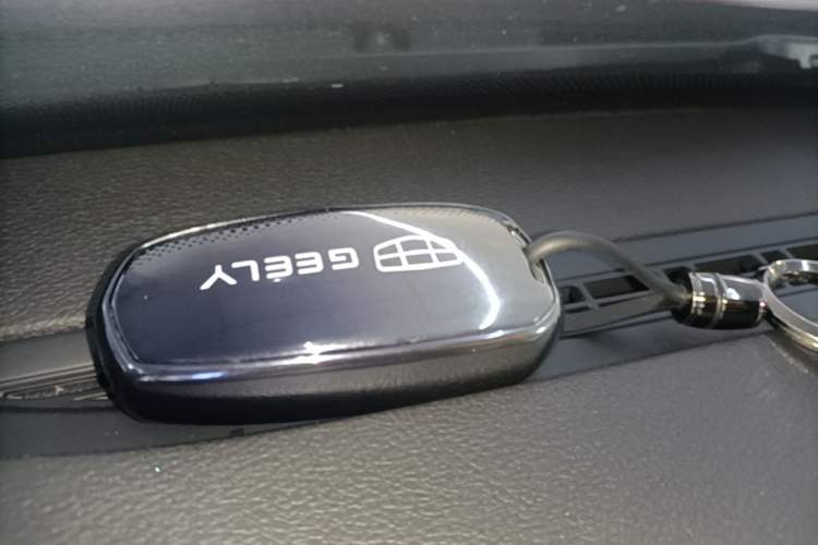 Used Geely Auto Emgrand X7 Sport 2018 1.8TD Automatic Two-Wheel Drive Smart 4G Connected Version Interior 1