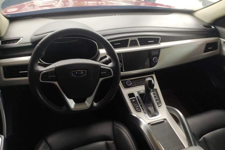 Used Geely Auto Emgrand X7 Sport 2018 1.8TD Automatic Two-Wheel Drive Smart Connect 4G Internet Edition Interior 3