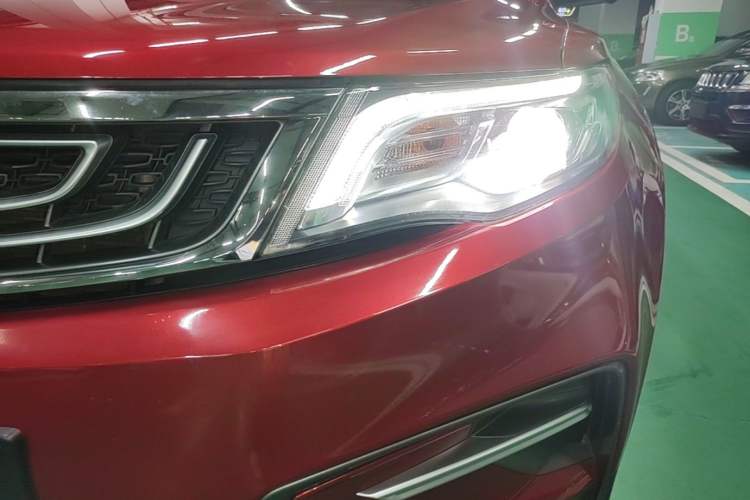 Used Geely Auto Emgrand X7 Sport 2018 1.8TD Automatic Two-Wheel Drive Smart 4G Connected Version Left Front Headlight