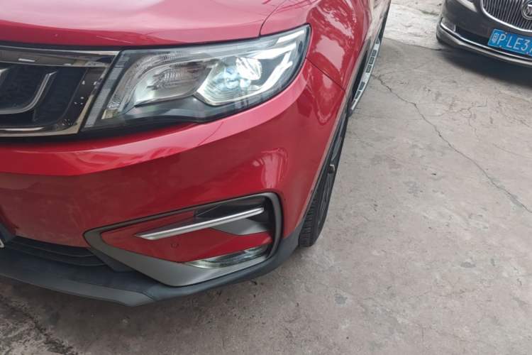 Used Geely Auto Emgrand X7 Sport 2018 Sport Edition 1.8TD Automatic Two-Wheel Drive ZhiZun Model Left Front Headlight