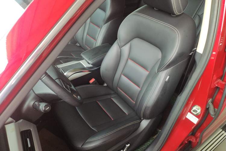 Used Geely Auto Emgrand X7 Sport 2018 1.8TD Automatic Two-Wheel Drive Smart Connect 4G Internet Edition Left Front Seat