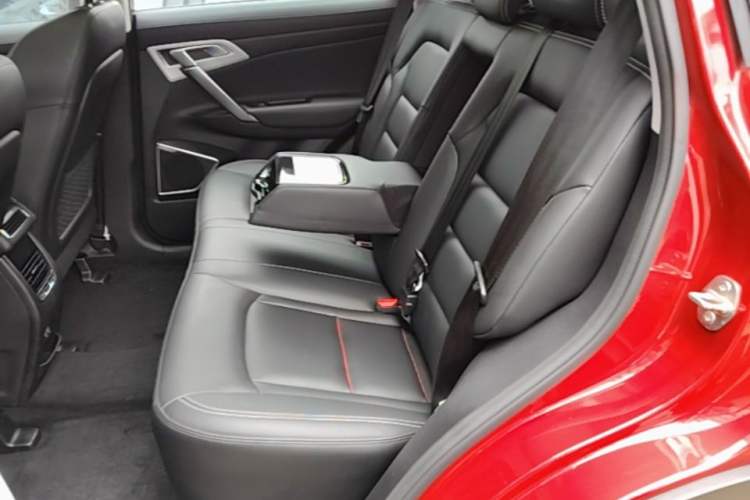 Used Geely Auto Emgrand X7 Sport 2018 1.8TD Automatic Two-Wheel Drive Smart 4G Connected Version Left Rear Seat