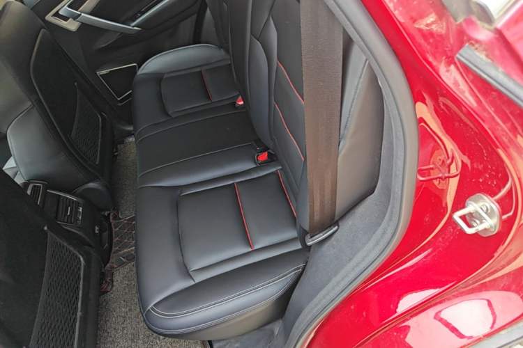 Used Geely Auto Emgrand X7 Sport 2018 1.8TD Automatic Two-Wheel Drive Smart Connect 4G Internet Edition Left Rear Seat