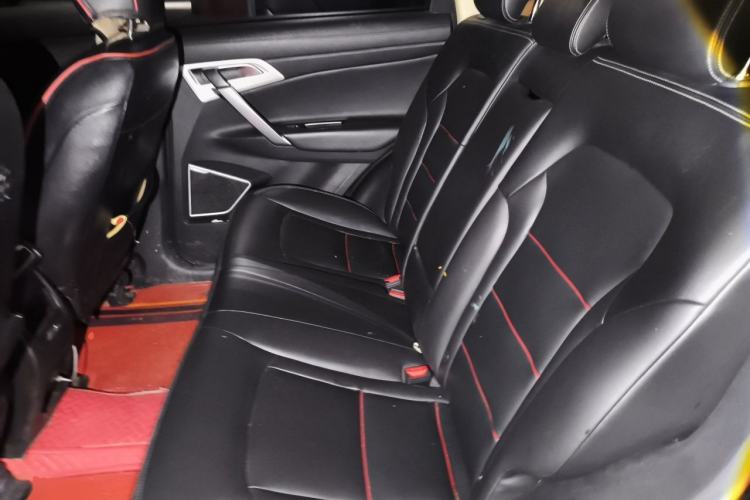 Used Geely Auto Emgrand X7 Sport 2018 1.8TD Automatic Two-Wheel Drive Smart Connect 4G Internet Edition Left Rear Seat