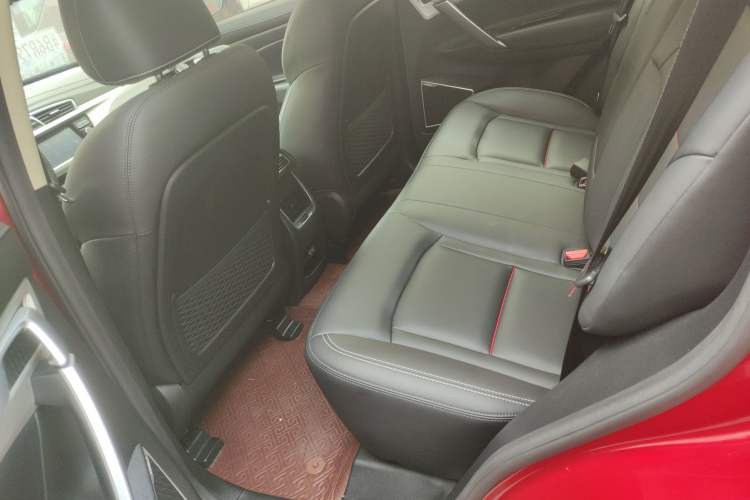 Used Geely Auto Emgrand X7 Sport 2018 1.8TD Automatic Two-Wheel Drive Smart Connect 4G Internet Edition Left Rear Seat