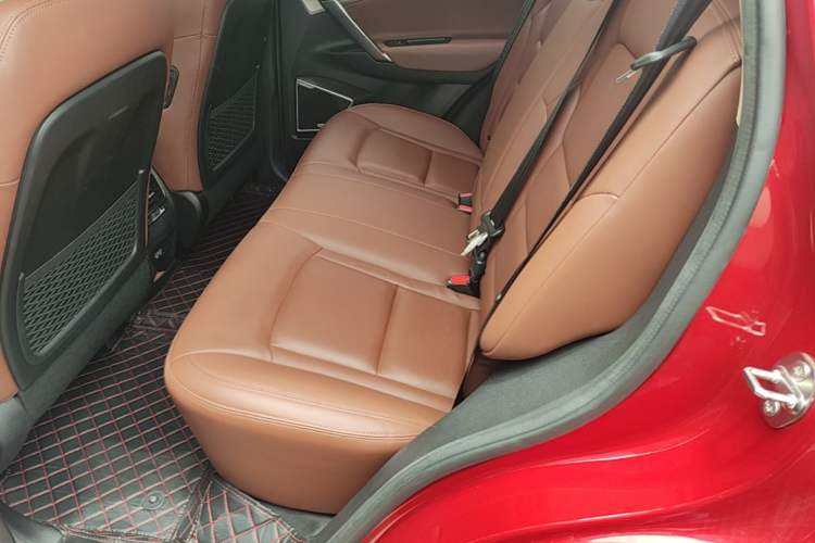 Used Geely Auto Emgrand X7 Sport 2018 1.8TD Automatic Two-Wheel Drive ZhiZun Model with 4G Connectivity Left Rear Seat