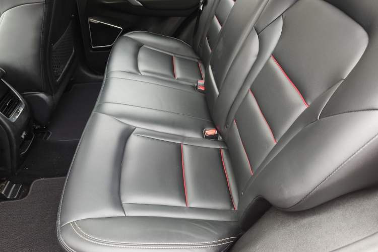 Used Geely Auto Emgrand X7 Sport 2018 1.8TD Automatic Two-Wheel Drive Smart 4G Connected Version Left Rear Seat