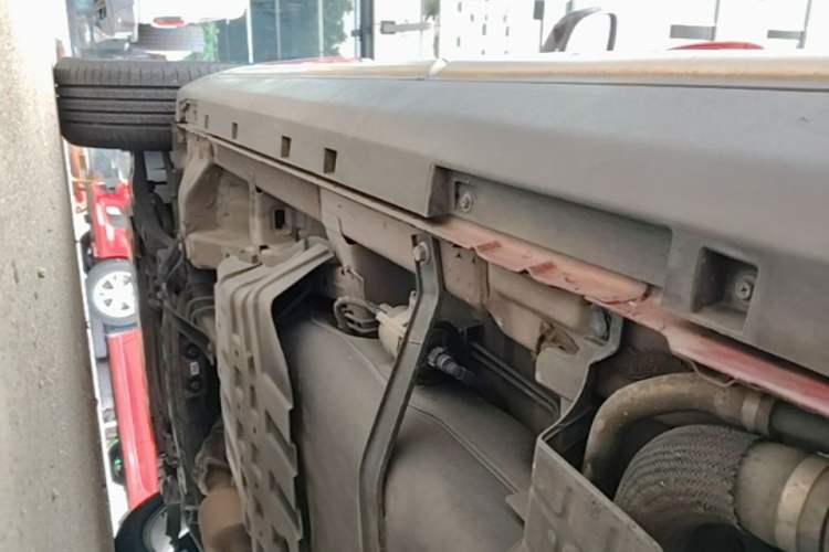Used Geely Auto Emgrand X7 Sport 2018 1.8TD Automatic Two-Wheel Drive Smart 4G Connected Version Left Side Sill