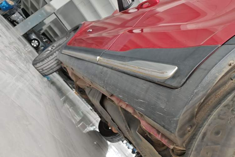 Used Geely Auto Emgrand X7 Sport 2018 1.8TD Automatic Two-Wheel Drive Smart Connect 4G Internet Edition Left Side Sill