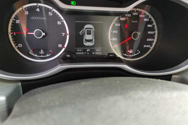 Used Geely Auto Emgrand X7 Sport 2018 1.8TD Automatic Two-Wheel Drive Zhiya Model Odometer Close Up