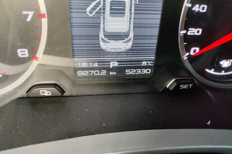 Used Geely Auto Emgrand X7 Sport 2018 1.8TD Automatic Two-Wheel Drive Zhiya Model Odometer Close Up