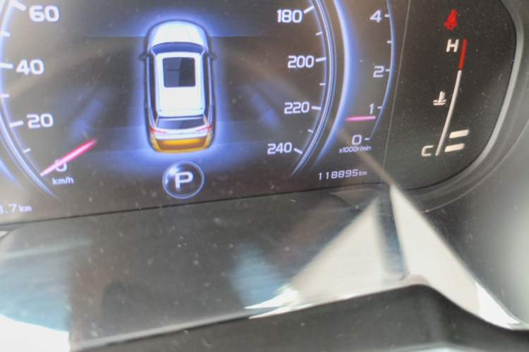 Used Geely Auto Emgrand X7 Sport 2018 Revised Version 1.8TD Automatic Two-Wheel Drive Smart Connectivity 4G-Enabled Edition Odometer Close Up