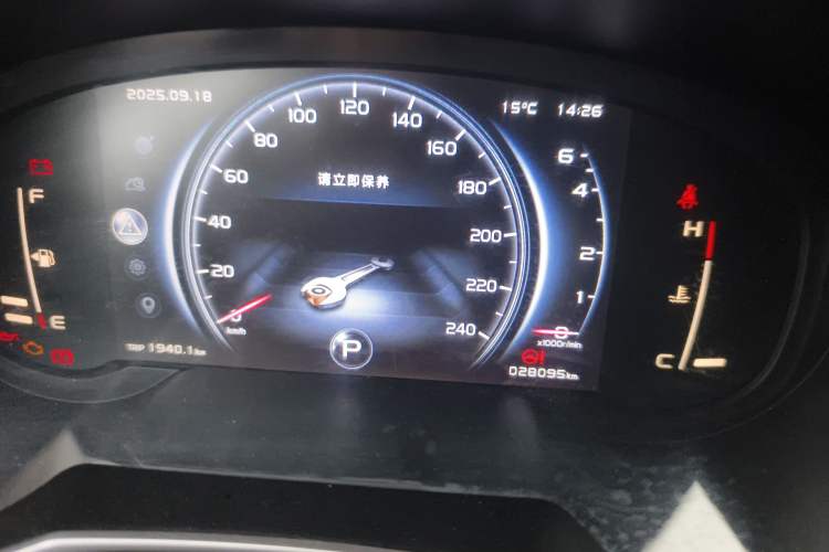 Used Geely Auto Emgrand X7 Sport 2018 1.8TD Automatic Two-Wheel Drive Smart Connect 4G Internet Edition Odometer Close Up