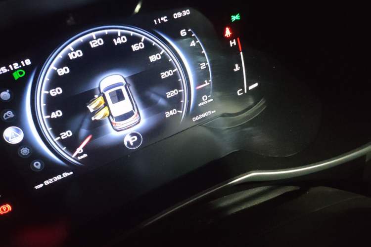 Used Geely Auto Emgrand X7 Sport 2018 1.8TD Automatic Two-Wheel Drive Smart Connect 4G Internet Edition Odometer Close Up