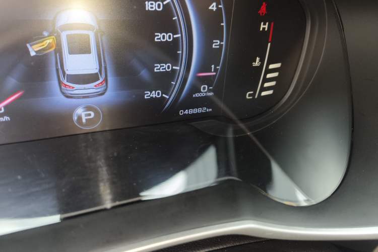Used Geely Auto Emgrand X7 Sport 2018 1.8TD Automatic Two-Wheel Drive Smart 4G Connected Version Odometer Close Up
