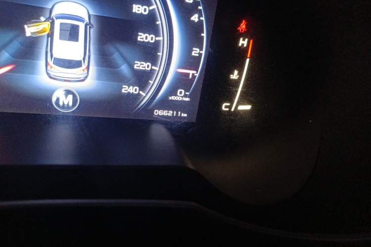 Used Geely Auto Emgrand X7 Sport 2018 1.8TD Manual Two-Wheel Drive Smart Connect 4G Internet Edition Odometer Close Up