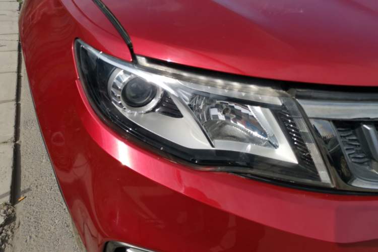Used Geely Auto Emgrand X7 Sport 2018 1.8TD Automatic Two-Wheel Drive Zhiya Model Right Front Headlight