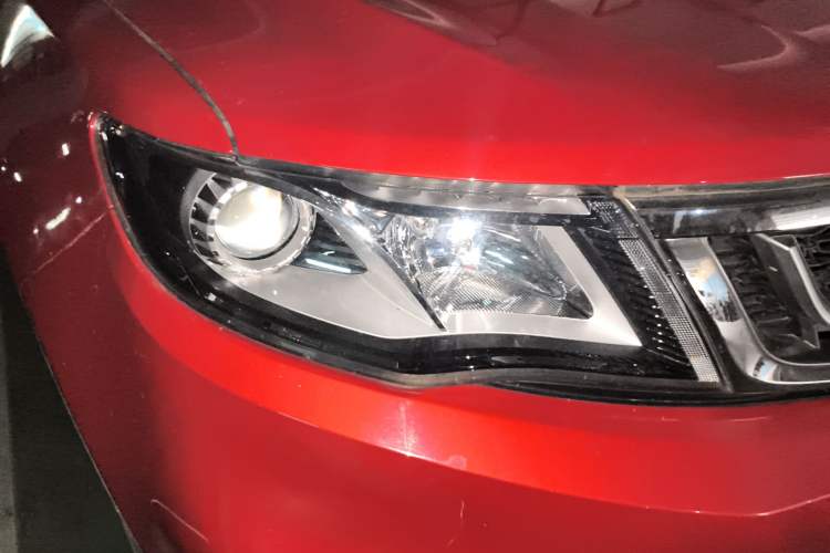 Used Geely Auto Emgrand X7 Sport 2018 2.0L Manual Two-Wheel Drive Zhiya Version Right Front Headlight