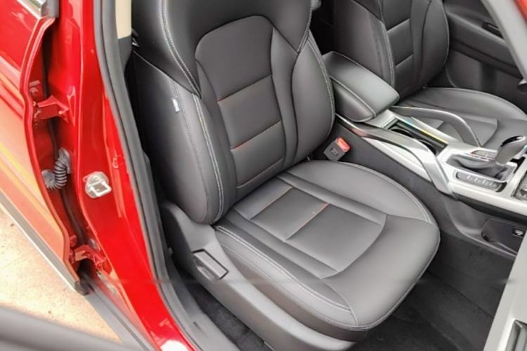 Used Geely Auto Emgrand X7 Sport 2018 1.8TD Automatic Two-Wheel Drive Smart 4G Connected Version Right Front Seat