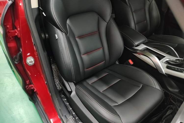 Used Geely Auto Emgrand X7 Sport 2018 1.8TD Automatic Two-Wheel Drive Smart 4G Connected Version Right Front Seat