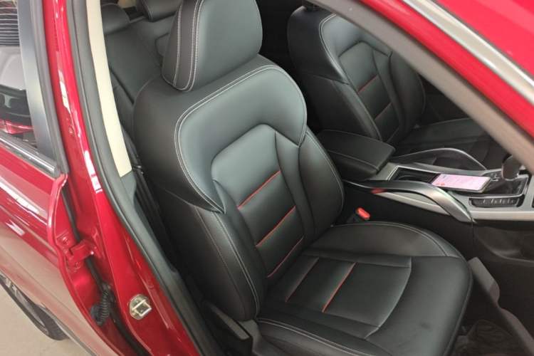 Used Geely Auto Emgrand X7 Sport 2018 1.8TD Automatic Two-Wheel Drive Zhiya Model Right Front Seat