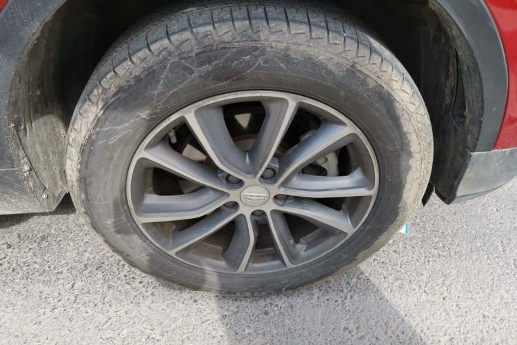Used Geely Auto Emgrand X7 Sport 2018 1.8TD Automatic Two-Wheel Drive Zhiya Model Right Front Wheel Hub