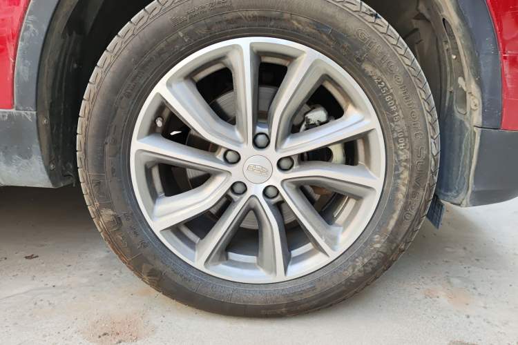 Used Geely Auto Emgrand X7 Sport 2018 1.8TD Automatic Two-Wheel Drive Zhiya Model Right Front Wheel Hub