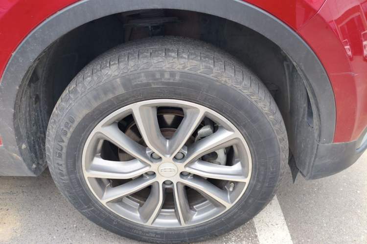 Used Geely Auto Emgrand X7 Sport 2018 Revised Version 1.8TD Automatic Two-Wheel Drive Smart Connectivity 4G-Enabled Edition Right Front Wheel Hub