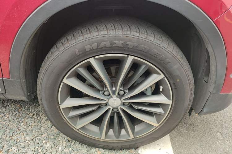 Used Geely Auto Emgrand X7 Sport 2018 1.8TD Automatic Two-Wheel Drive ZhiZun Model with 4G Connectivity Right Front Wheel Hub