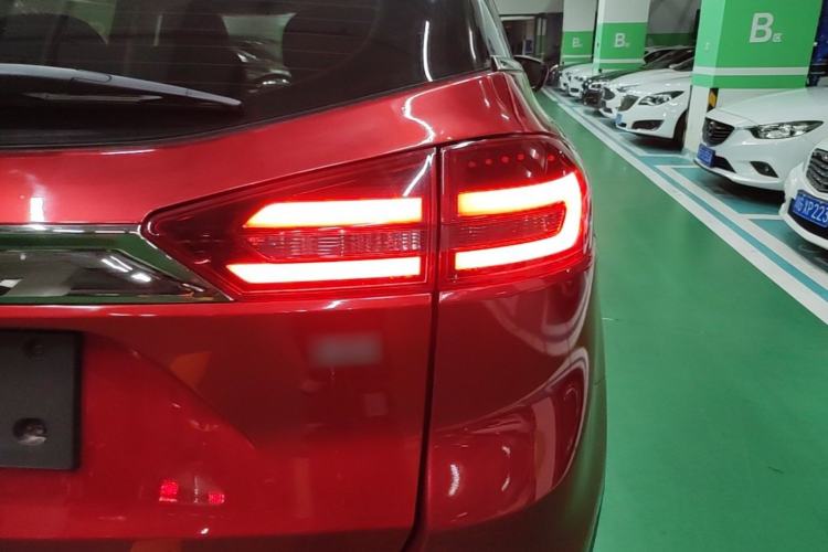 Used Geely Auto Emgrand X7 Sport 2018 1.8TD Automatic Two-Wheel Drive Smart 4G Connected Version Right Rear Taillight