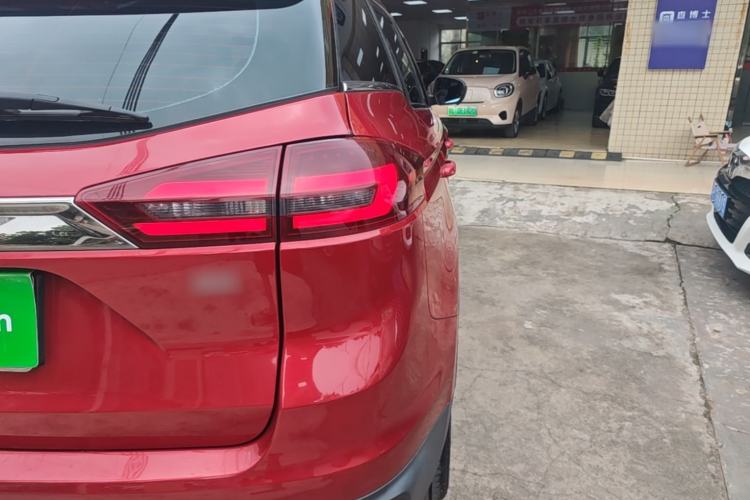 Used Geely Auto Emgrand X7 Sport 2018 Sport Edition 1.8TD Automatic Two-Wheel Drive ZhiZun Model Right Rear Taillight