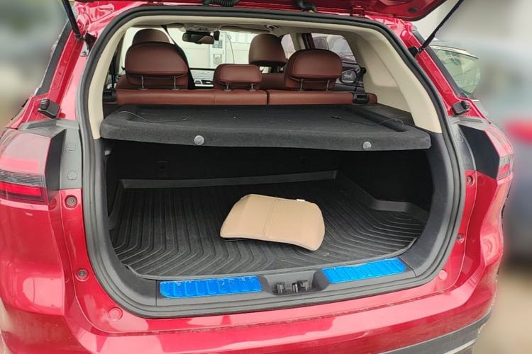 Used Geely Auto Emgrand X7 Sport 2018 1.8TD Automatic Two-Wheel Drive ZhiZun Model with 4G Connectivity Trunk