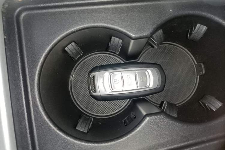 Used Geely Auto Emgrand X7 Sport 2018 1.8TD Automatic Two-Wheel Drive Smart Connect 4G Internet Edition Vehicle Key
